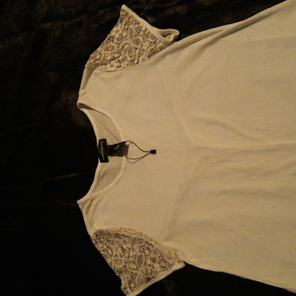 NWOT KAREN BROOKS Size Small short sleeve shirt - Picture 2 of 4